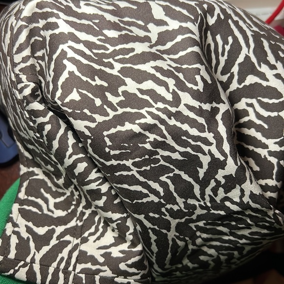 Loft size 10 NWT pencil skirt. Dark brown and cream print - Picture 2 of 3